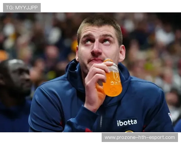 掘金约基奇勾手打进，禁区手感柔和