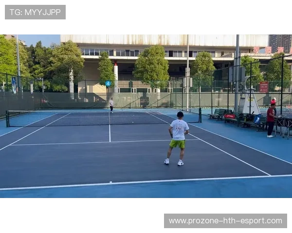 现代网球器材更新如何改变职业选手的击球风格